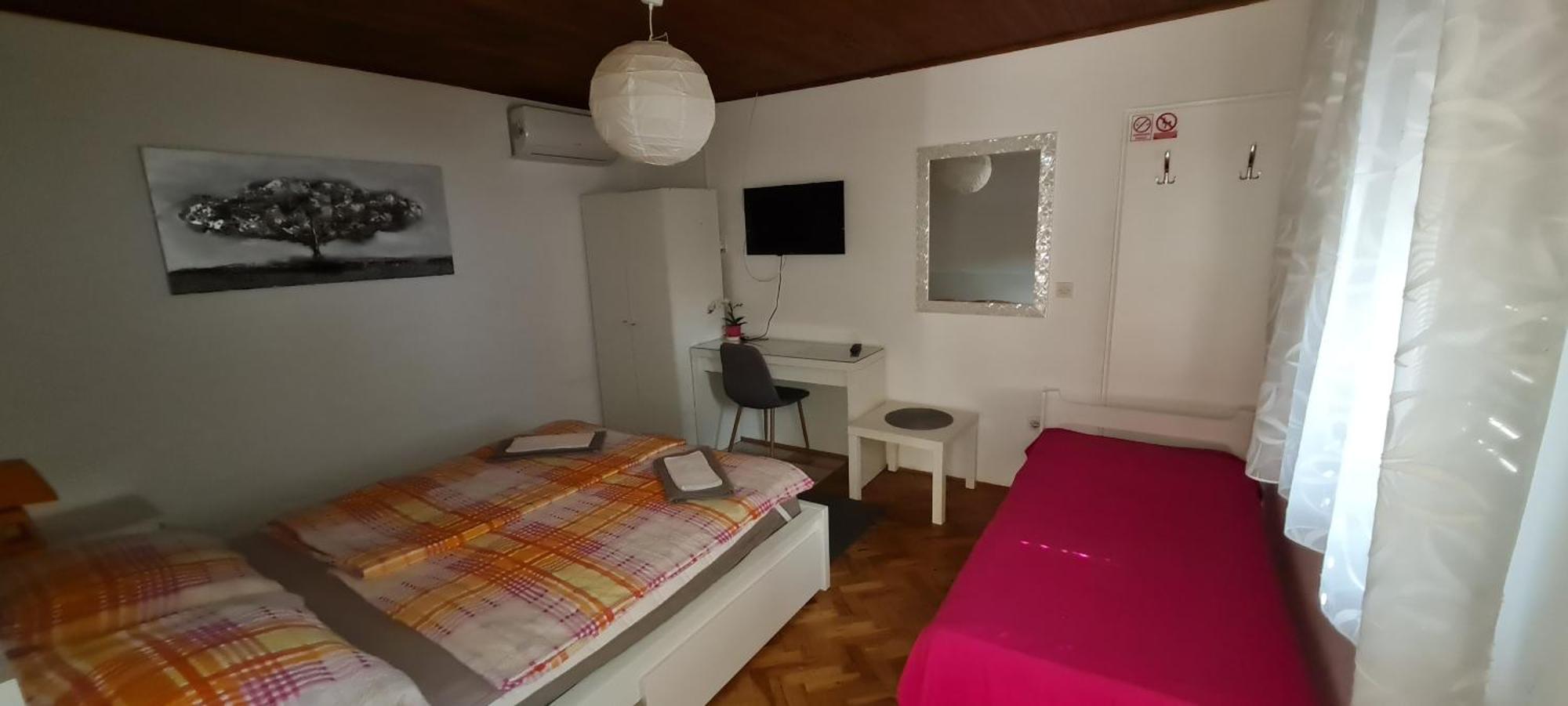 Sobe Zimmer Rooms Nika Tusilovic Exterior photo